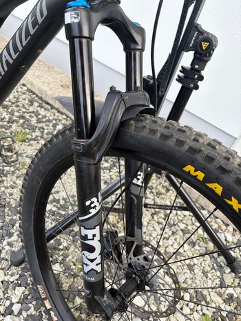 Używany Specialized Stumpjumper Comp 2022 2022 Mountainbike — zdjęcie 4 z 13