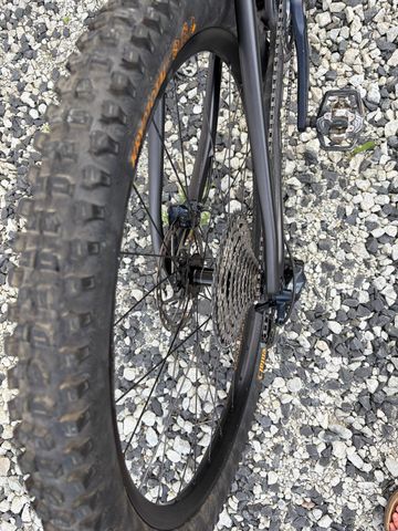 Used Specialized Stumpjumper Comp 2022 2022 Mountainbike, Black, 29 — image 9 of 13