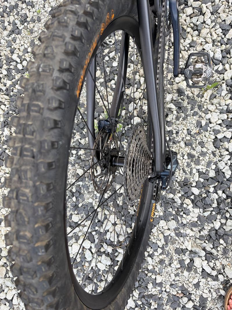 Used Specialized Stumpjumper Comp 2022 2022 Mountainbike, Black, 29 — image 9 of 13