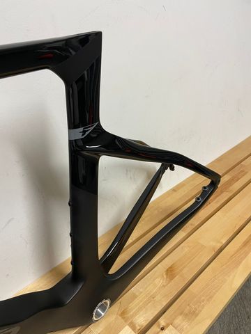 Brugt Pinarello Dogma F Disc 2023 Frameset 2023 Road & Gravel — billede 4 af 4