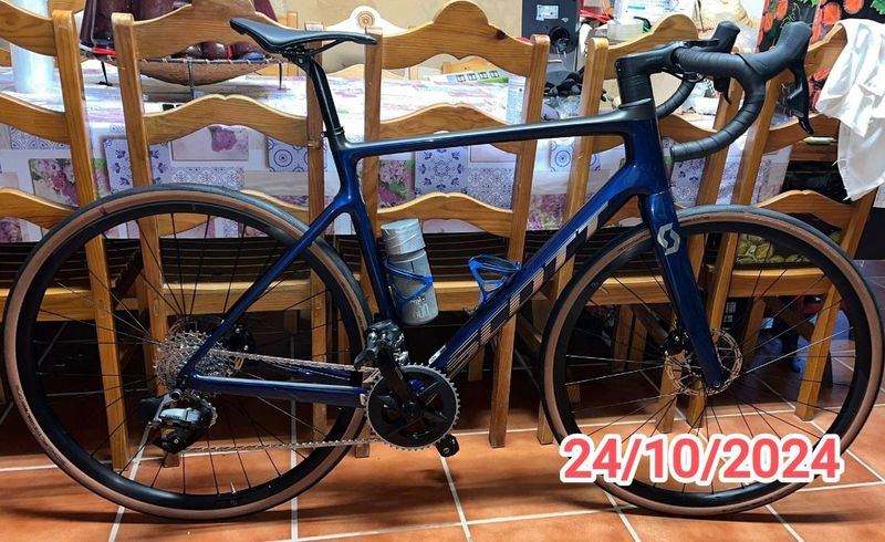 Used Scott Addict 10 disc 2023 Road & Gravel