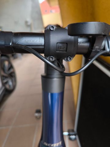 Used Scott Addict 10 disc 2023 Road & Gravel, Blue — image 8 of 9