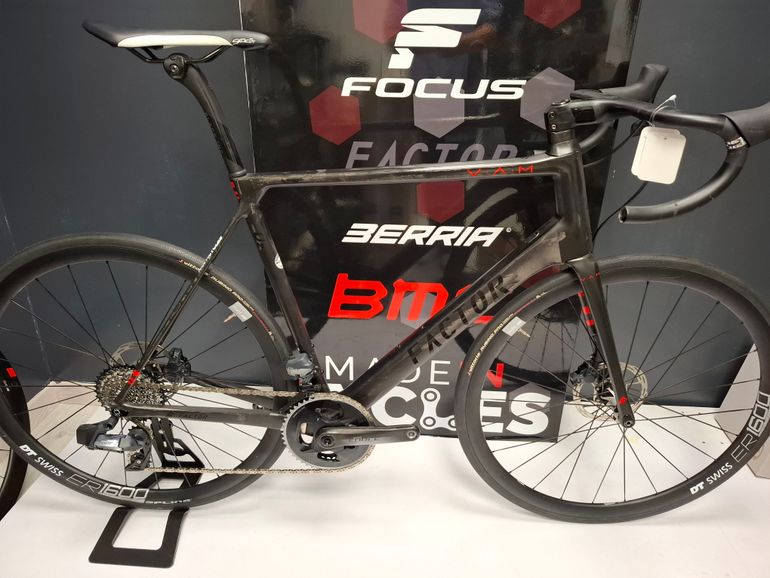 Used Factor O2 VAM Frameset 2021 Road & Gravel, Black — image 1 of 4