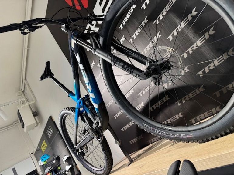Used Trek Top Fuel 9.7 SLX/XT 2022 Mountainbike, Blue — image 4 of 4