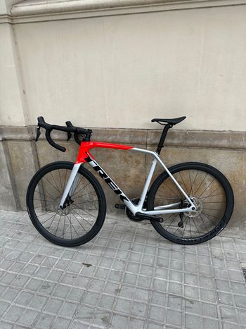 Used Trek Émonda SL 6 Pro Di2 2023 Road & Gravel, Red — image 3 of 11