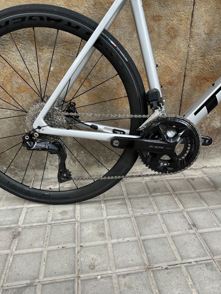 Used Trek Émonda SL 6 Pro Di2 2023 Road & Gravel, Red — image 2 of 11