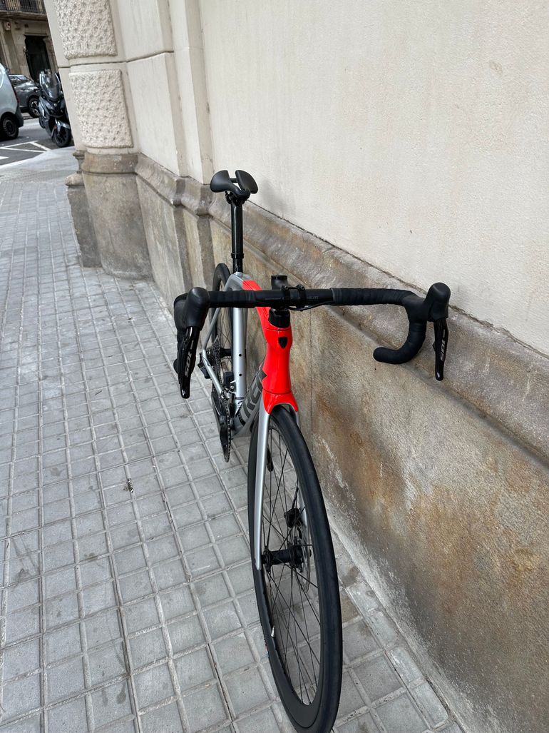 Used Trek Émonda SL 6 Pro Di2 2023 Road & Gravel, Red — image 11 of 11
