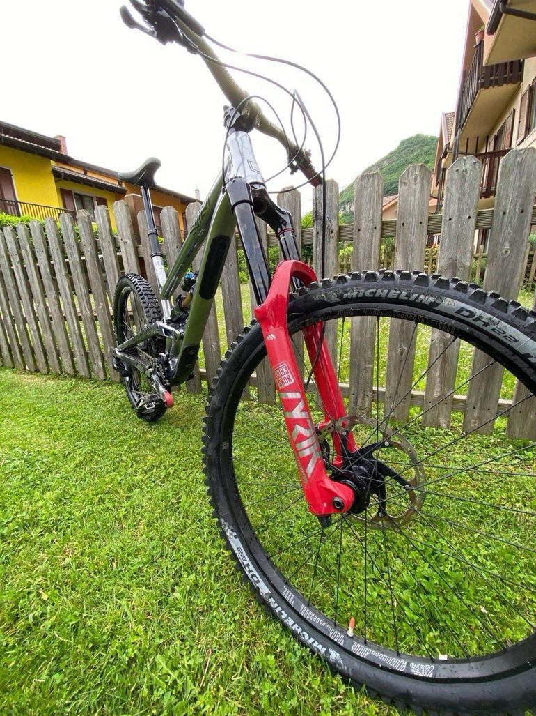 Used Commencal CLASH RACE 2019 2019 Mountainbike, Gris claro — image 3 of 3