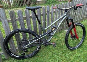 Used Commencal CLASH RACE 2019 2019 Mountainbike, Gris claro — image 1 of 3