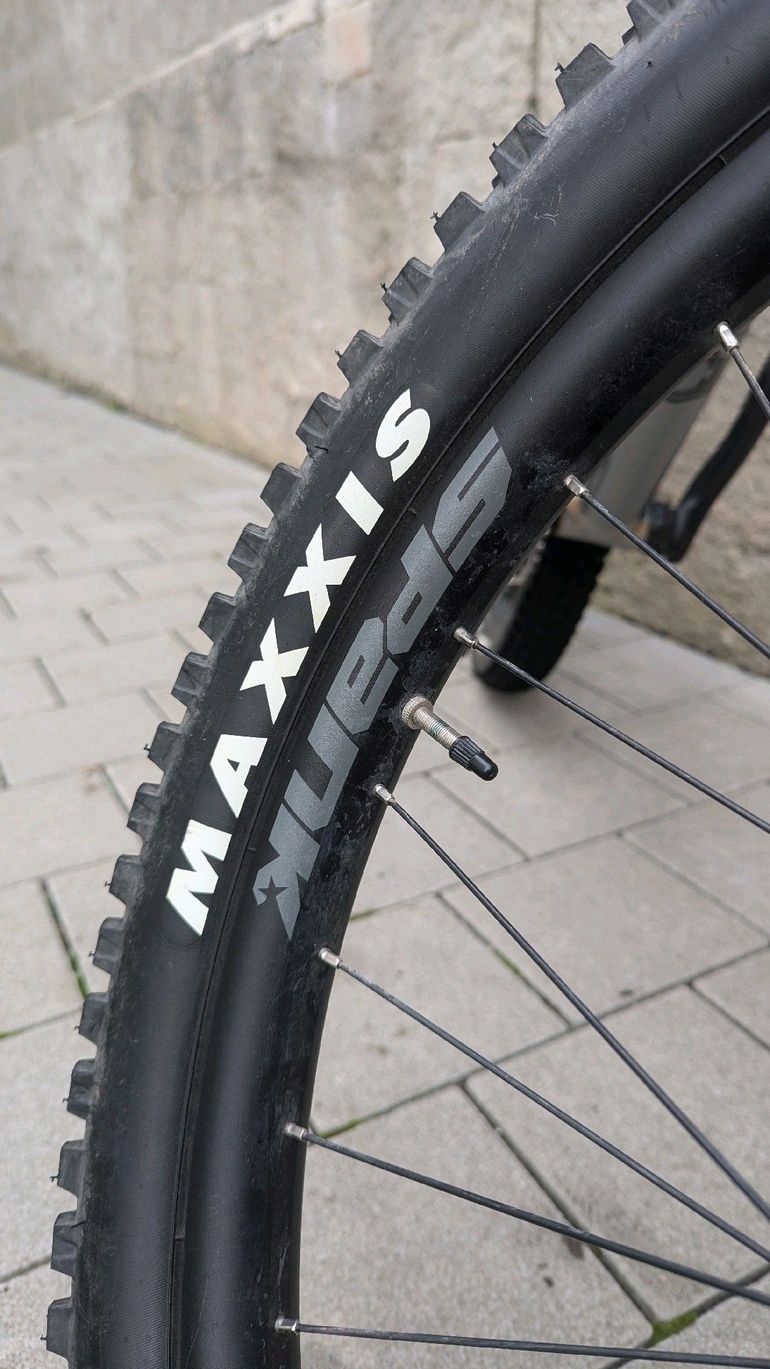 Used Commencal META HT AM ESSENTIAL 2021 2021 Mountainbike, Light Gray, 27.5 — image 9 of 33