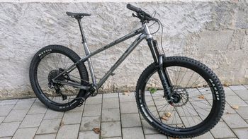 Used Commencal META HT AM ESSENTIAL 2021 2021 Mountainbike, Light Gray, 27.5 — image 1 of 33