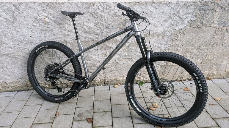 Used Commencal META HT AM ESSENTIAL 2021 2021 Mountainbike, Light Gray, 27.5 — image 1 of 33