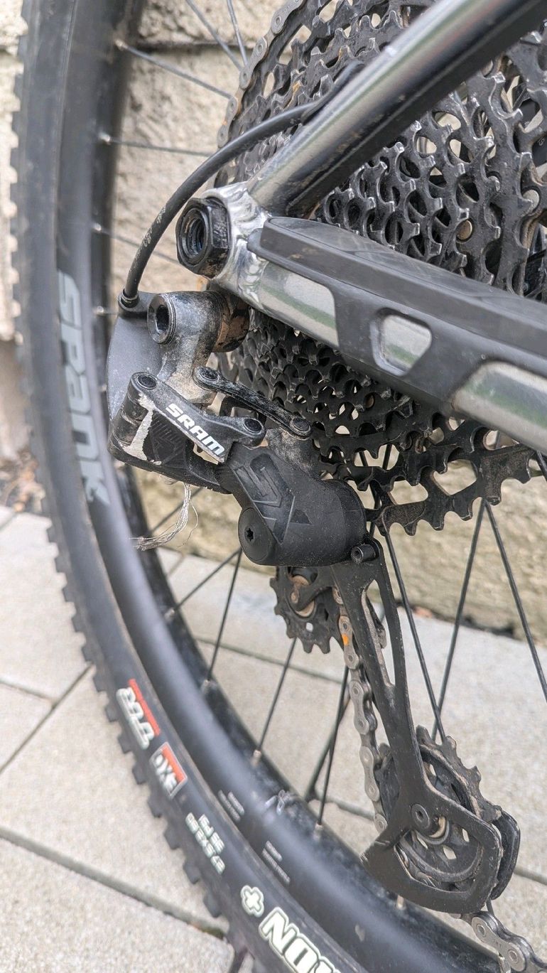 Used Commencal META HT AM ESSENTIAL 2021 2021 Mountainbike, Light Gray, 27.5 — image 7 of 33