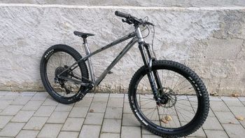 Used Commencal META HT AM ESSENTIAL 2021 2021 Mountainbike, Light Gray, 27.5 — image 24 of 33