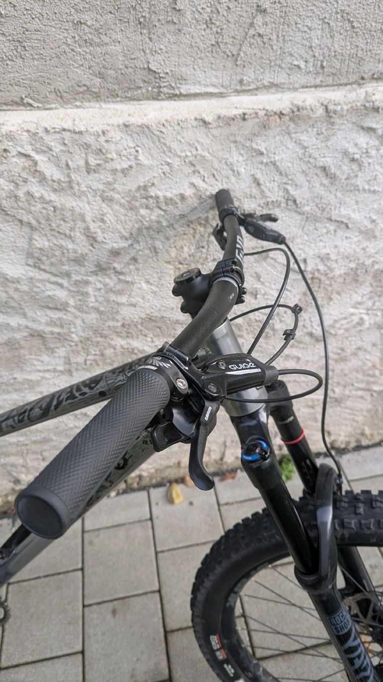 Used Commencal META HT AM ESSENTIAL 2021 2021 Mountainbike, Light Gray, 27.5 — image 19 of 33
