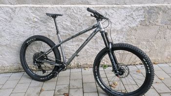 Used Commencal META HT AM ESSENTIAL 2021 2021 Mountainbike, Light Gray, 27.5 — image 14 of 33