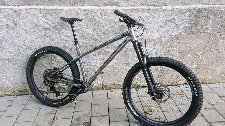 Used Commencal META HT AM ESSENTIAL 2021 2021 Mountainbike, Light Gray, 27.5 — image 14 of 33