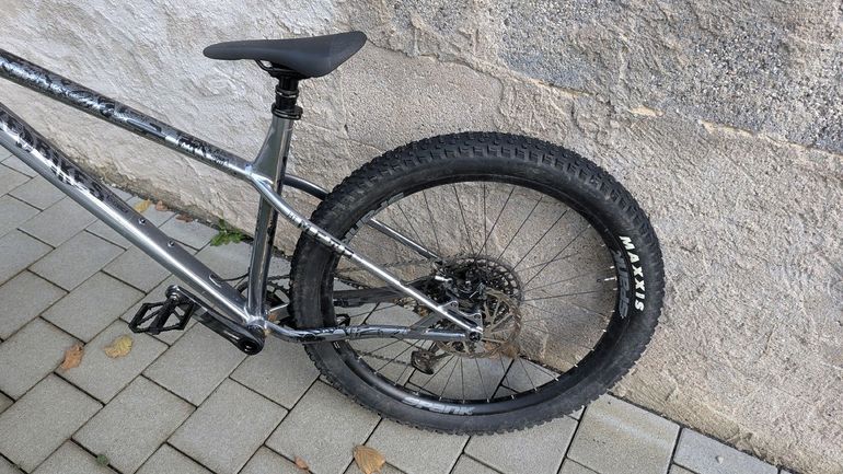 Used Commencal META HT AM ESSENTIAL 2021 2021 Mountainbike, Light Gray, 27.5 — image 26 of 33