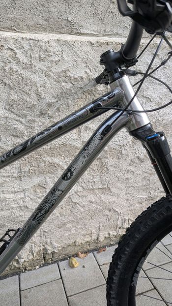 Used Commencal META HT AM ESSENTIAL 2021 2021 Mountainbike, Light Gray, 27.5 — image 16 of 33