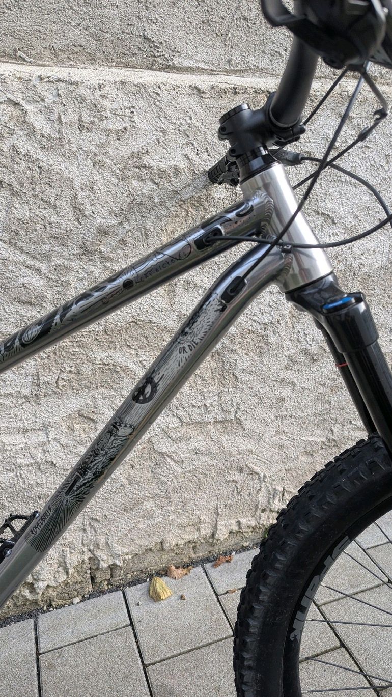 Used Commencal META HT AM ESSENTIAL 2021 2021 Mountainbike, Light Gray, 27.5 — image 17 of 33