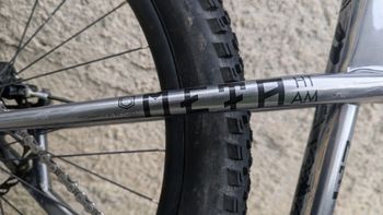 Used Commencal META HT AM ESSENTIAL 2021 2021 Mountainbike, Light Gray, 27.5 — image 6 of 33