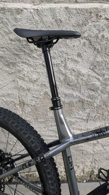 Used Commencal META HT AM ESSENTIAL 2021 2021 Mountainbike, Light Gray, 27.5 — image 12 of 33