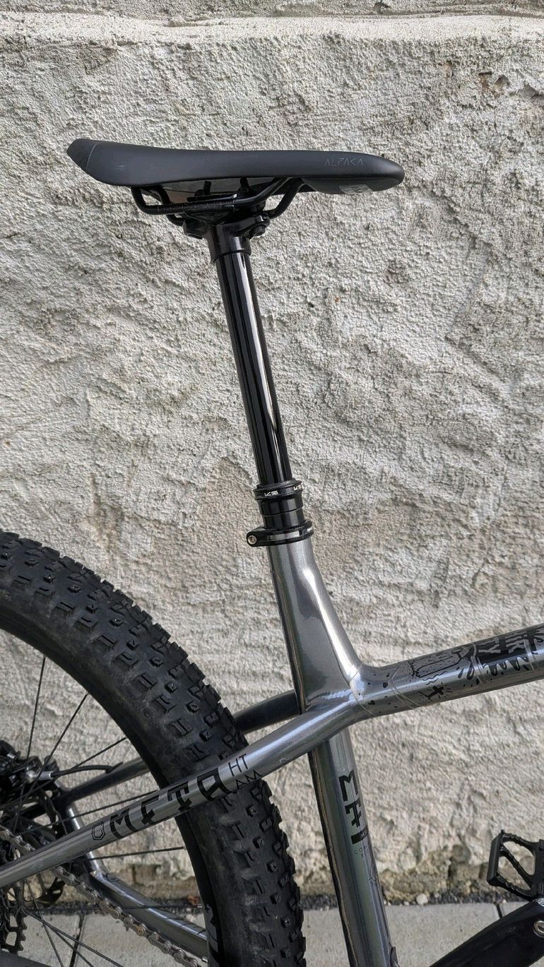 Used Commencal META HT AM ESSENTIAL 2021 2021 Mountainbike, Light Gray, 27.5 — image 12 of 33