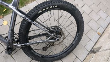 Used Commencal META HT AM ESSENTIAL 2021 2021 Mountainbike, Light Gray, 27.5 — image 8 of 33