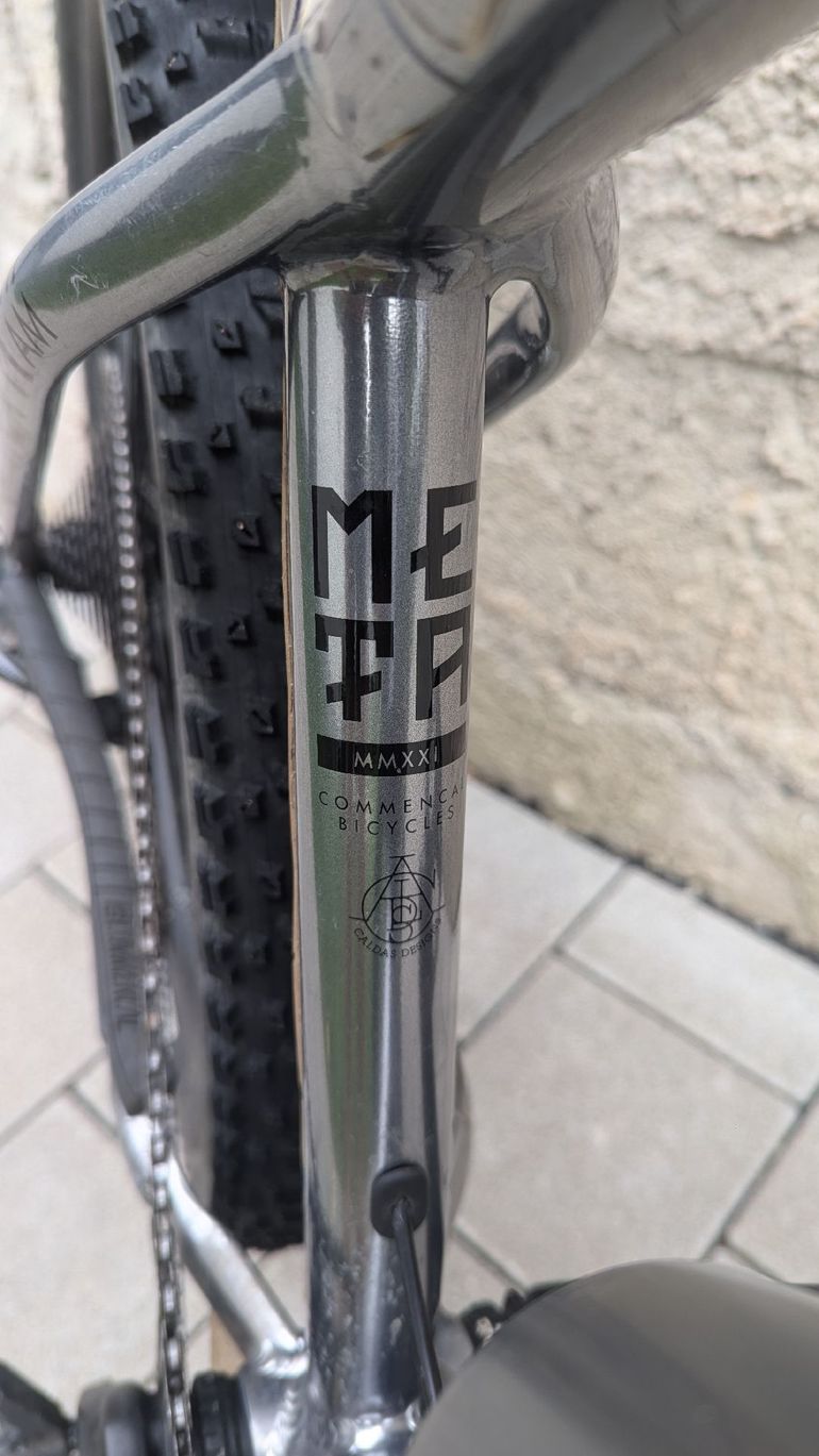 Used Commencal META HT AM ESSENTIAL 2021 2021 Mountainbike, Light Gray, 27.5 — image 15 of 33