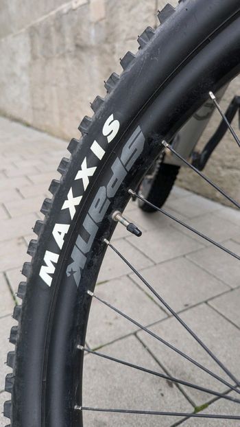 Used Commencal META HT AM ESSENTIAL 2021 2021 Mountainbike, Light Gray, 27.5 — image 4 of 33