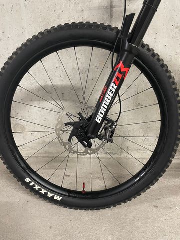 Used Commencal META TR V4 Brushed 2024 Mountainbike, Light Gray — image 11 of 19