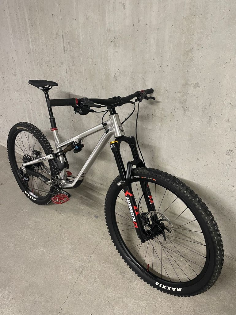 Used Commencal META TR V4 Brushed 2024 Mountainbike, Light Gray — image 8 of 19