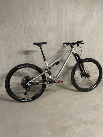 Used Commencal META TR V4 Brushed 2024 Mountainbike, Light Gray — image 7 of 19