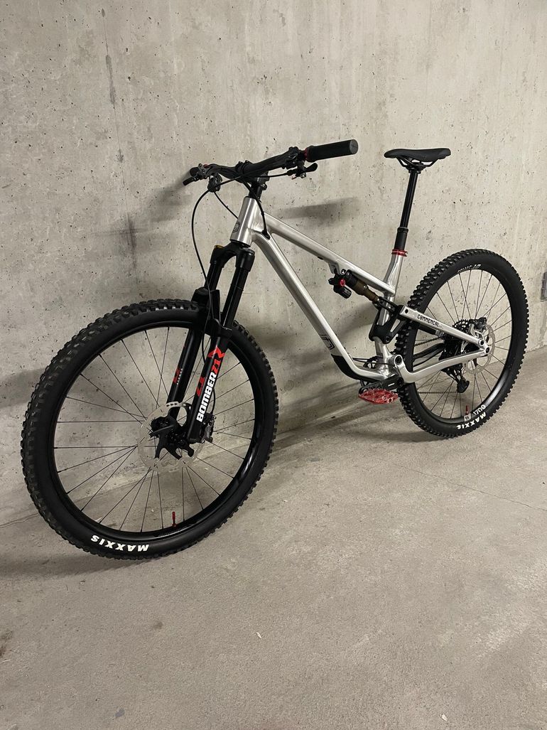 Used Commencal META TR V4 Brushed 2024 Mountainbike, Light Gray — image 13 of 19