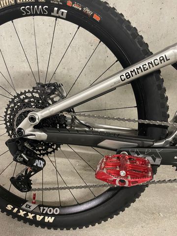 Used Commencal META TR V4 Brushed 2024 Mountainbike, Light Gray — image 17 of 19