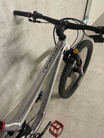 Used Commencal META TR V4 Brushed 2024 Mountainbike, Light Gray — image 9 of 19