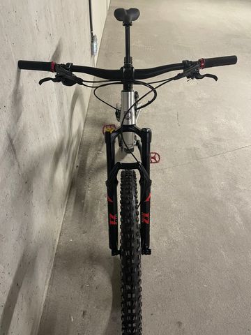 Used Commencal META TR V4 Brushed 2024 Mountainbike, Light Gray — image 15 of 19