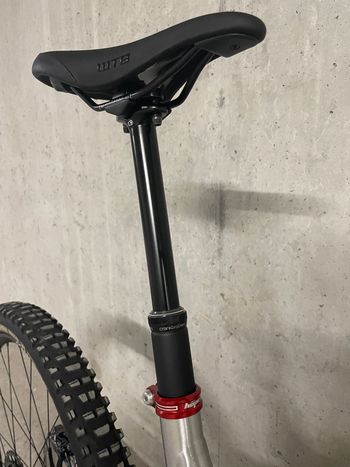 Used Commencal META TR V4 Brushed 2024 Mountainbike, Light Gray — image 6 of 19