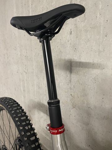 Used Commencal META TR V4 Brushed 2024 Mountainbike, Light Gray — image 6 of 19
