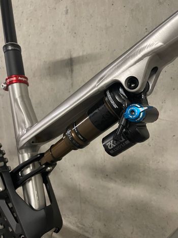 Used Commencal META TR V4 Brushed 2024 Mountainbike, Light Gray — image 18 of 19