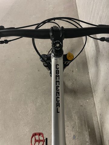 Used Commencal META TR V4 Brushed 2024 Mountainbike, Light Gray — image 14 of 19