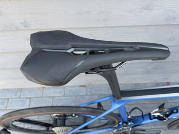 Used Canyon Ultimate CF SL 8 Disc 2022 Road & Gravel — image 9 of 14