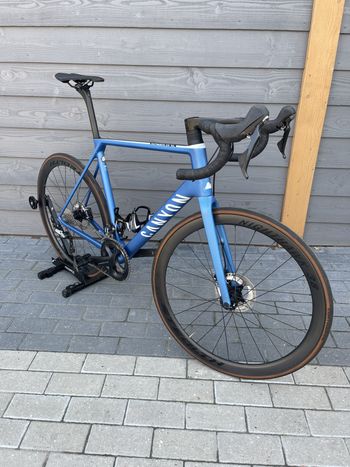 Used Canyon Ultimate CF SL 8 Disc 2022 Road & Gravel — image 5 of 14