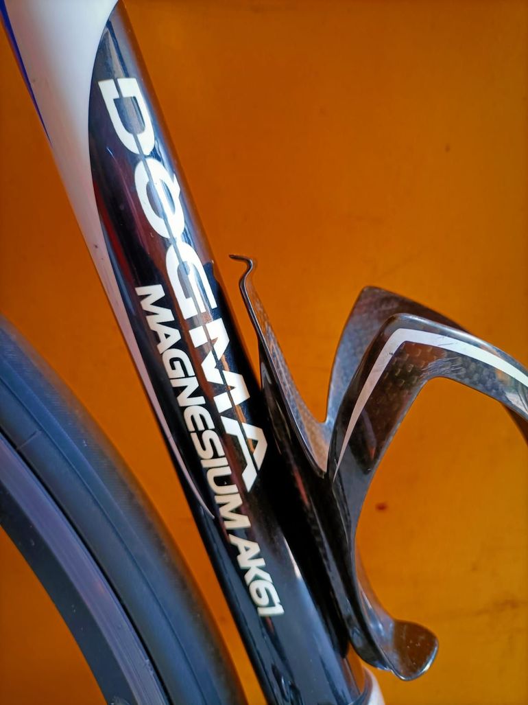 Used Pinarello Dogma magnesium AK61 2004 Road & Gravel, Blau — image 8 of 9