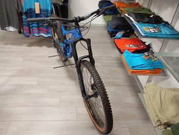 Kellys SWAG 30 29" 2023 2023 Mountainbike de segunda mano, Azul — imagen 2 de 4