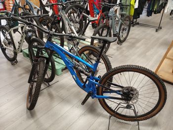 Kellys SWAG 30 29" 2023 2023 Mountainbike de segunda mano, Azul — imagen 4 de 4