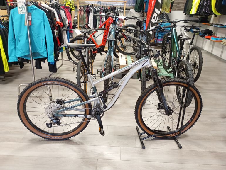 Used Kellys THORX 10 29" 2023 2023 Mountainbike, Hellgrau, 29 — image 2 of 4