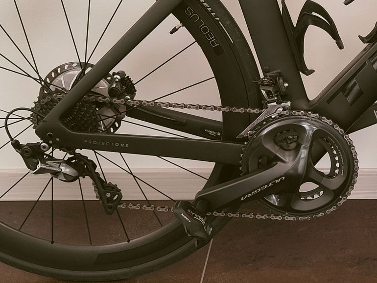 Used Trek Madone SLR 6 Disc 2019 2019 Road & Gravel, Black — image 3 of 4