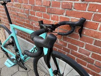 Used Bianchi Aria Disc Carbon 2023 Road & Gravel, Green — image 8 of 13