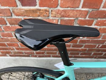 Used Bianchi Aria Disc Carbon 2023 Road & Gravel, Green — image 11 of 13